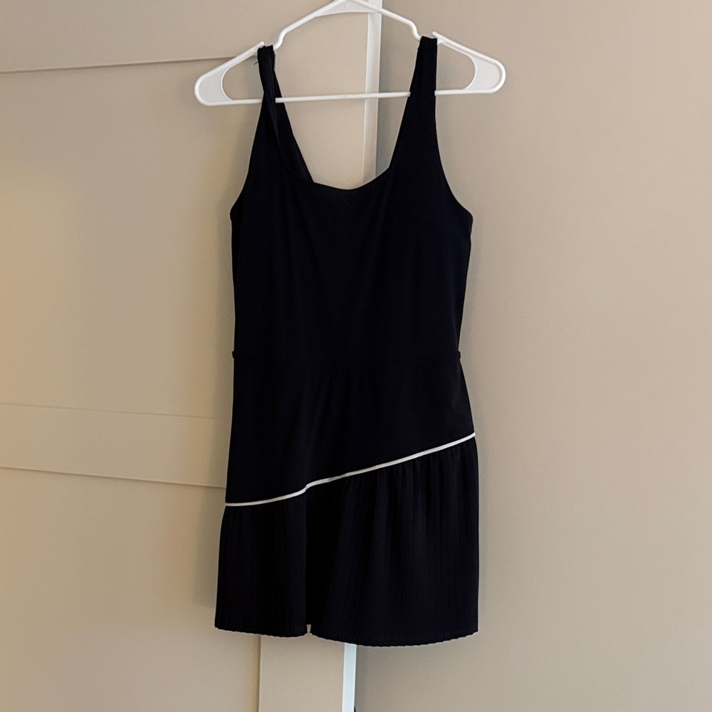 JoyLab Elegant Black Chemise with White Accent